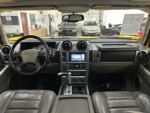 Used 2003 HUMMER H2 w/ Preferred Equipment Group image 19