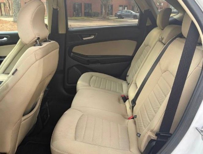 Used 2019 Ford Edge SE FWD image 12