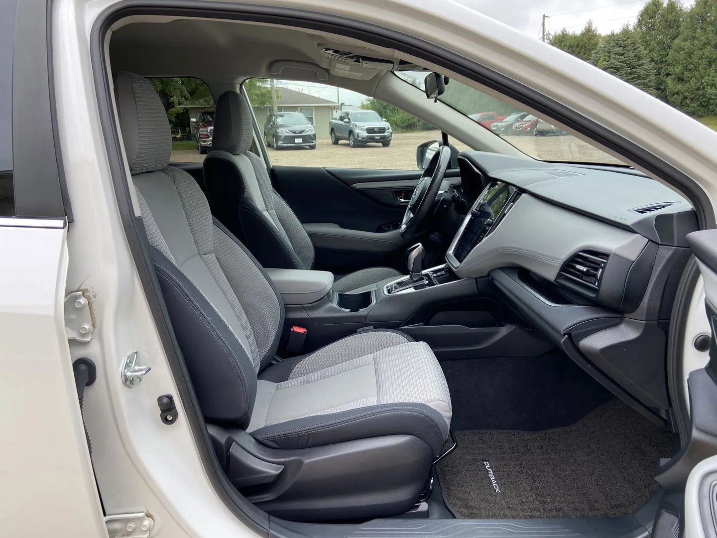 Used 2024 Subaru Outback Premium AWD/4WD image 12
