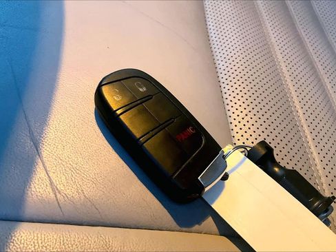 Used 2018 Jeep Grand Cherokee Limited image 13