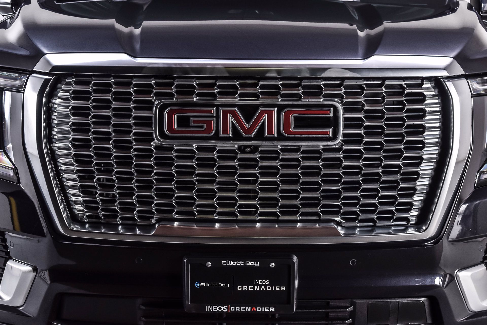 Used 2023 GMC Yukon XL Denali w/ Denali Reserve Package AWD/4WD image 8