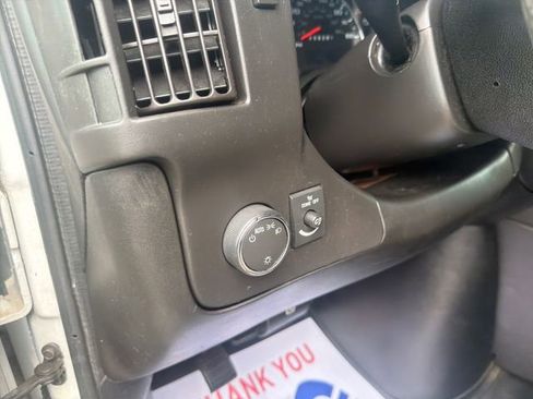 Used 2017 Chevrolet Express 2500 RWD image 18