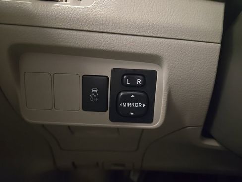 Used 2010 Toyota Corolla LE image 18