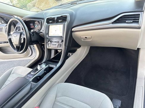 Used 2020 Ford Fusion SE image 19