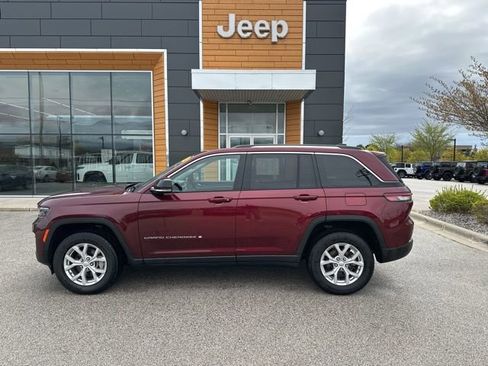 Used 2024 Jeep Grand Cherokee Limited AWD/4WD image 9