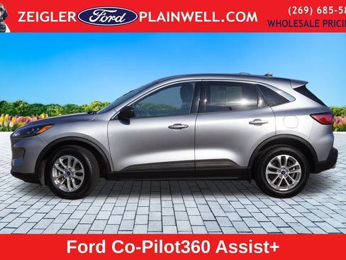 Used 2022 Ford Escape SE w/ Cold Weather Package image 2