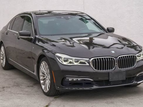 Used 2017 BMW 750i RWD image 3