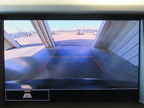 Used 2023 GMC Acadia SLE w/ Driver Convenience Package image 8