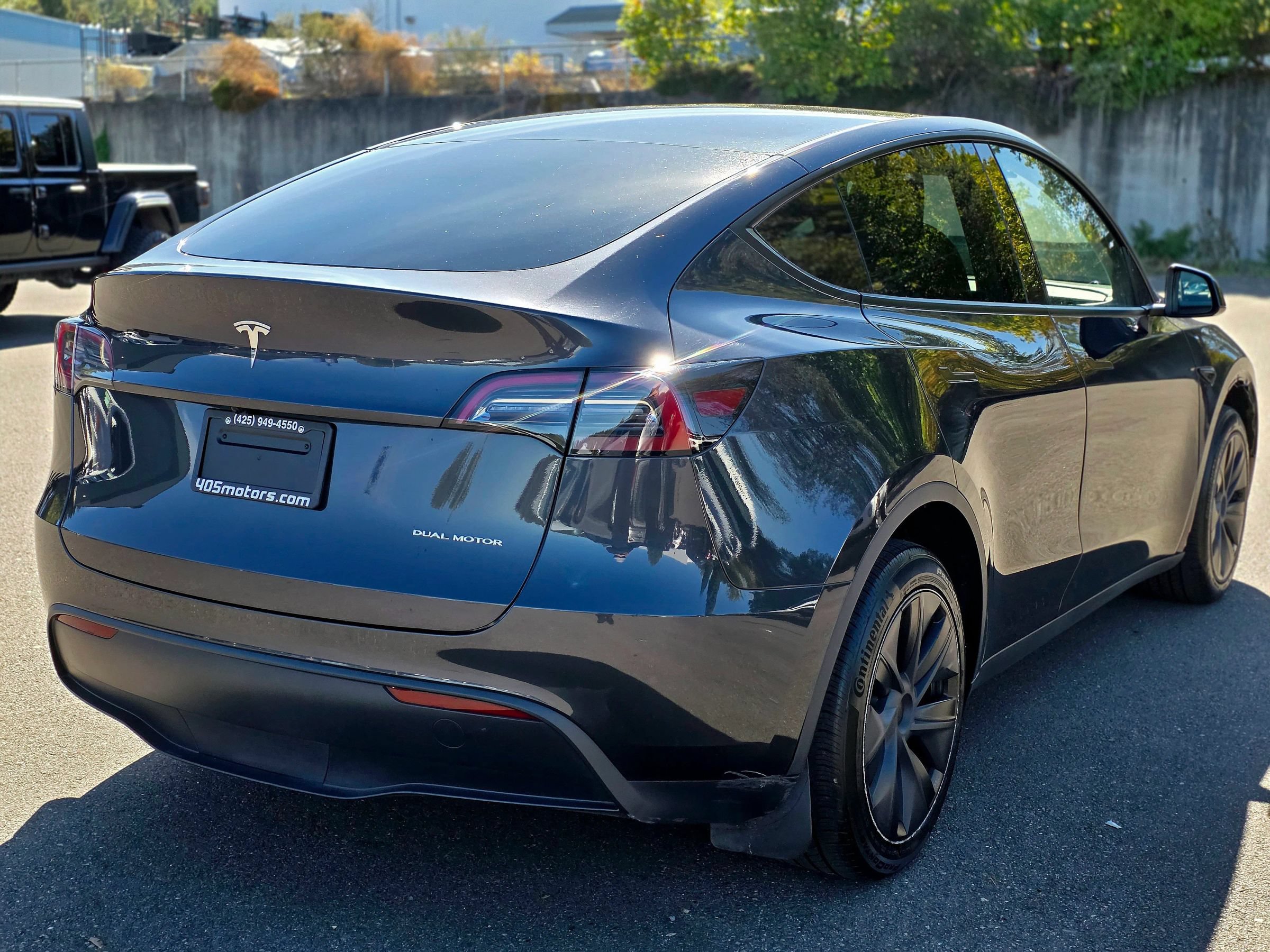 Used 2024 Tesla Model Y Long Range AWD/4WD image 14