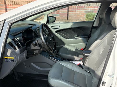 Used 2017 Kia Forte EX FWD image 6