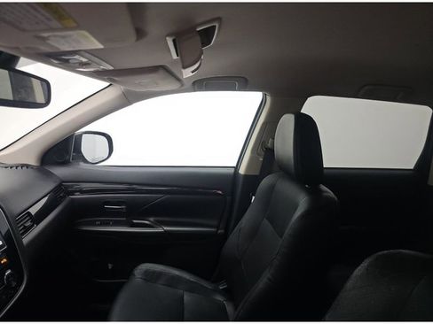 Used 2017 Mitsubishi Outlander SE image 13