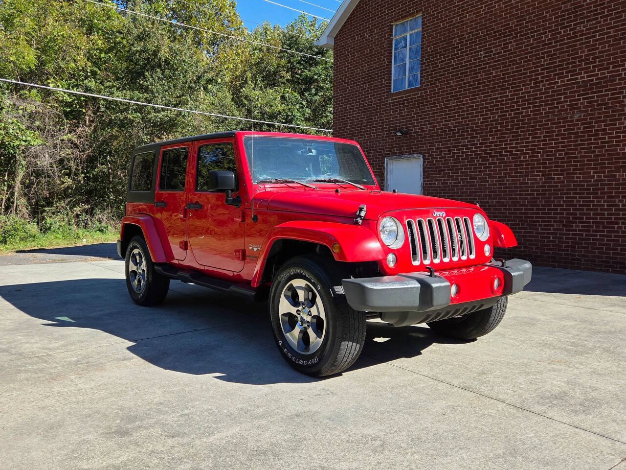 Used 2016 Jeep Wrangler Unlimited Sahara w/ Connectivity Group AWD/4WD image 4