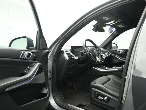 Used 2024 BMW X5 xDrive40i AWD/4WD image 9