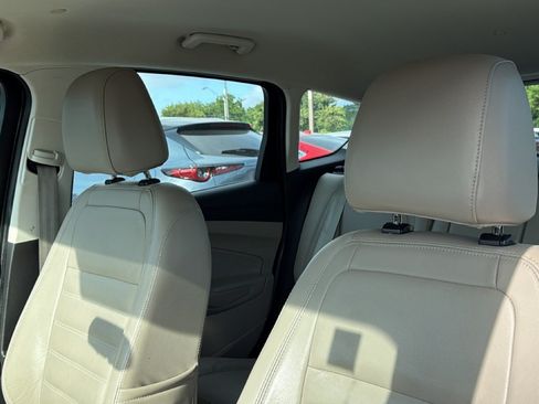 Used 2017 Ford C-MAX Energi SE w/ Equipment Group 402A FWD image 16