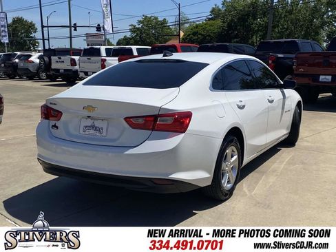 Used 2022 Chevrolet Malibu LS FWD image 9