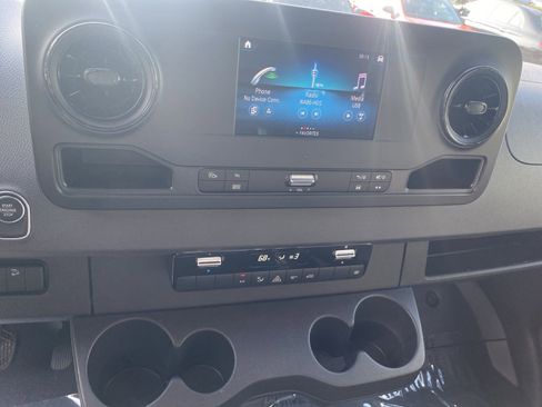 New 2024 Mercedes-Benz Sprinter 2500 image 31