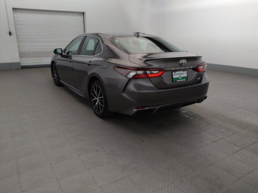 Used 2022 Toyota Camry SE FWD image 5