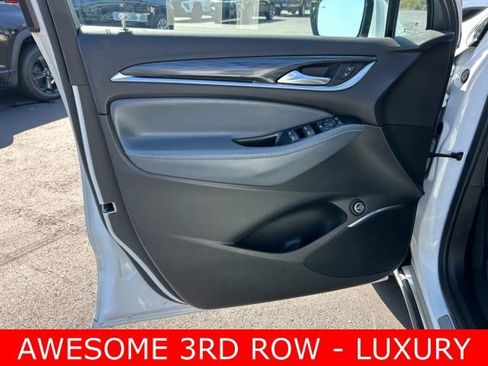 Used 2023 Buick Enclave Essence image 12