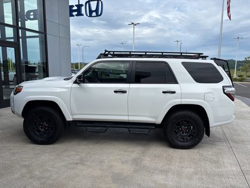 Used 2020 Toyota 4Runner Venture w/ Moonroof Package AWD/4WD image 8