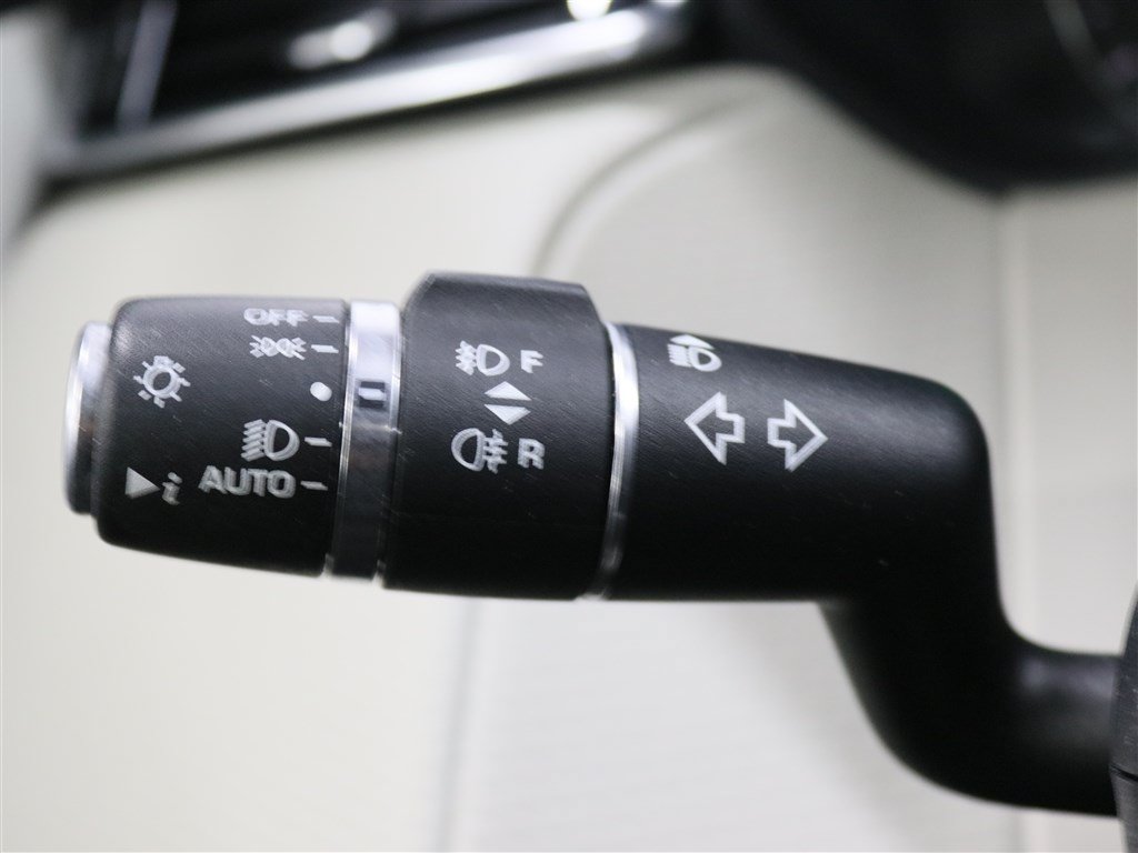 Used 2020 Land Rover Range Rover Velar S AWD/4WD image 34
