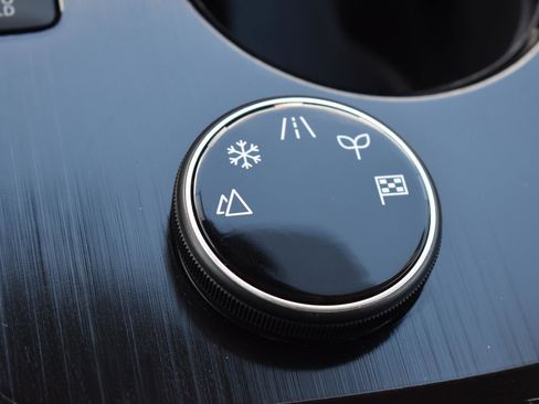 Used 2025 Nissan Rogue SV image 11