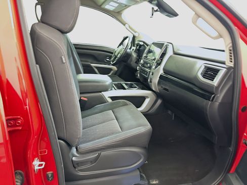 Used 2020 Nissan Titan SV w/ SV Convenience Package image 32