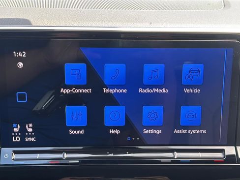 Used 2025 Volkswagen Atlas Cross Sport SEL Premium R-Line image 17