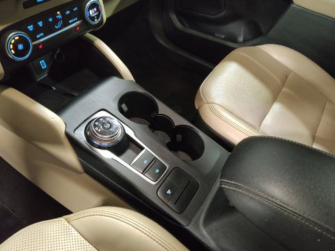 Used 2020 Ford Escape SE Sport image 26