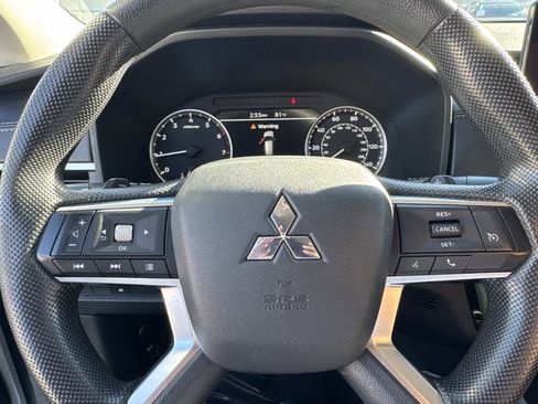 Used 2022 Mitsubishi Outlander ES image 16
