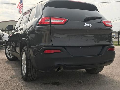 Used 2015 Jeep Cherokee Latitude FWD image 11