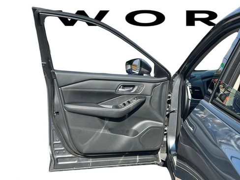 Used 2024 Nissan Rogue SL w/ SL Premium Package image 37