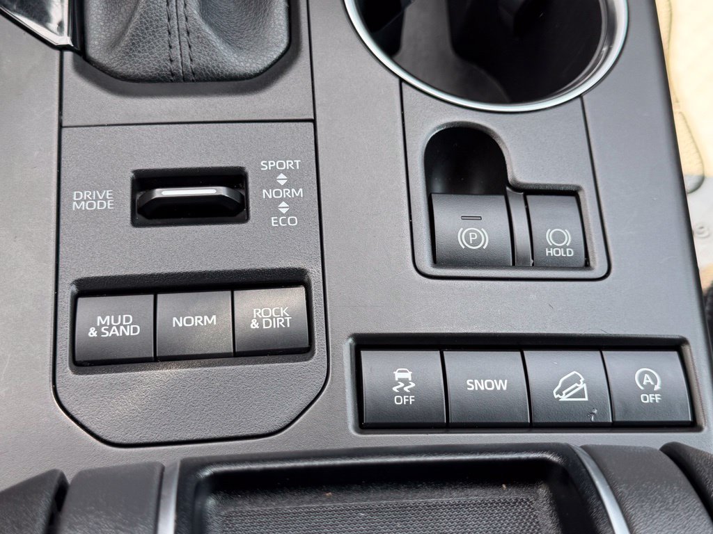 Used 2020 Toyota Highlander XLE AWD/4WD image 13