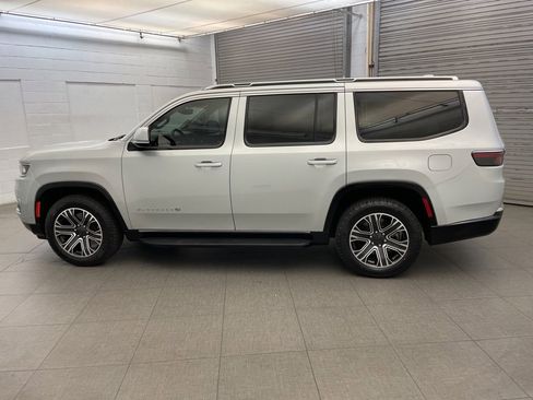 Used 2022 Jeep Wagoneer Series III image 7