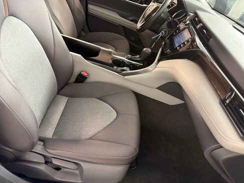 Used 2019 Toyota Camry FWD image 22