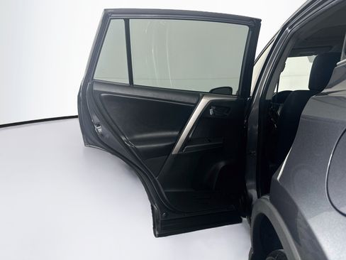 Used 2018 Toyota RAV4 XLE AWD/4WD image 27