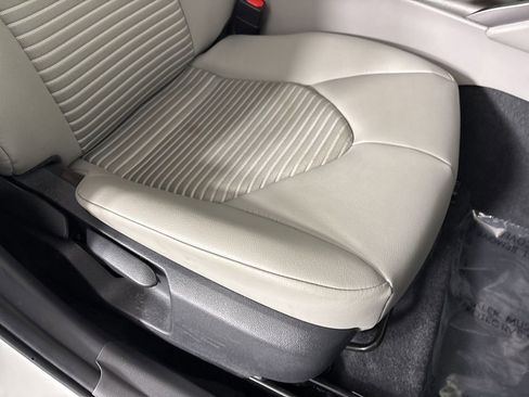 Used 2024 Toyota Camry SE image 28