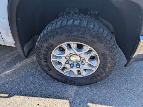 Used 2021 Chevrolet Silverado 2500 LT w/ Z71 Off-Road Package AWD/4WD image 5