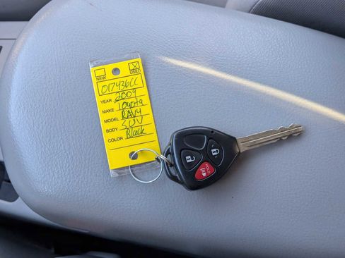 Used 2009 Toyota RAV4 image 29