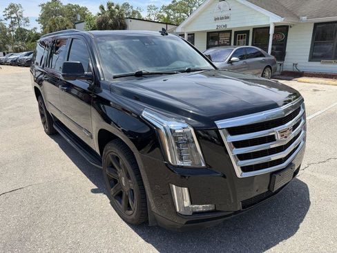 Used 2019 Cadillac Escalade ESV Luxury AWD/4WD image 3