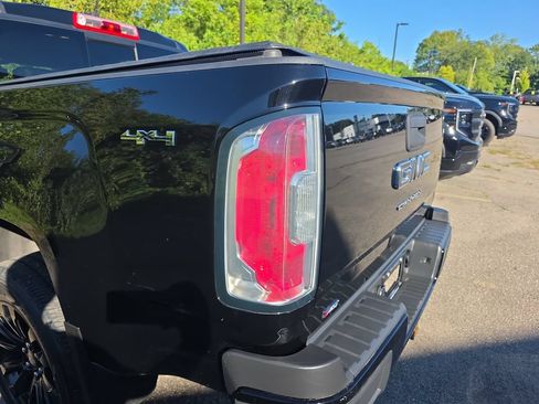 Used 2022 GMC Canyon Elevation w/ Elevation Premium Package AWD/4WD image 32