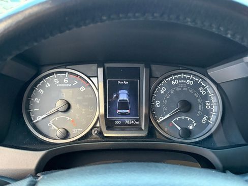 Used 2019 Toyota Tacoma TRD Sport AWD/4WD image 11