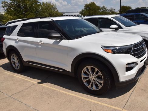 Used 2020 Ford Explorer XLT w/ Equipment Group 202A RWD image 4