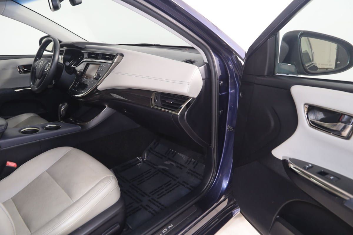 Used 2014 Toyota Avalon Limited w/ Technology Package FWD image 36