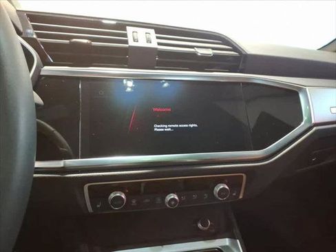 Certified 2025 Audi Q3 2.0T Premium image 13