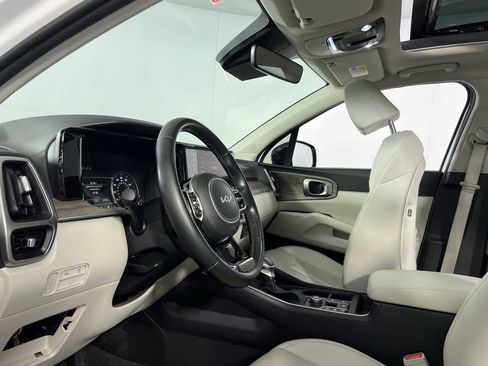 Used 2023 Kia Sorento EX w/ Panoramic Sunroof Package image 18