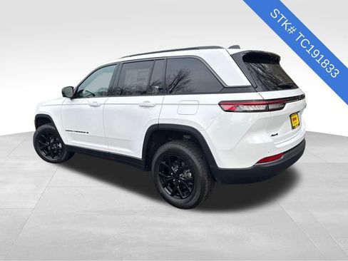 New 2026 Jeep Grand Cherokee Laredo image 5