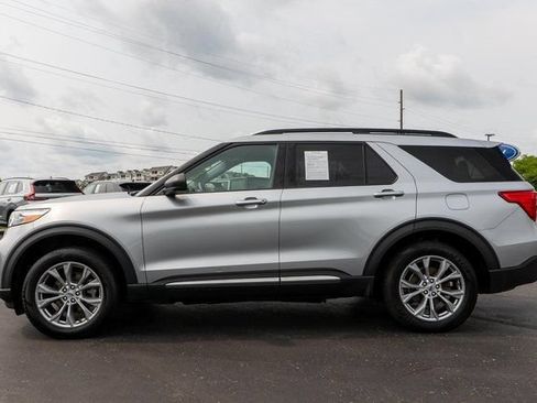 Used 2023 Ford Explorer XLT w/ Equipment Group 202A AWD/4WD image 9