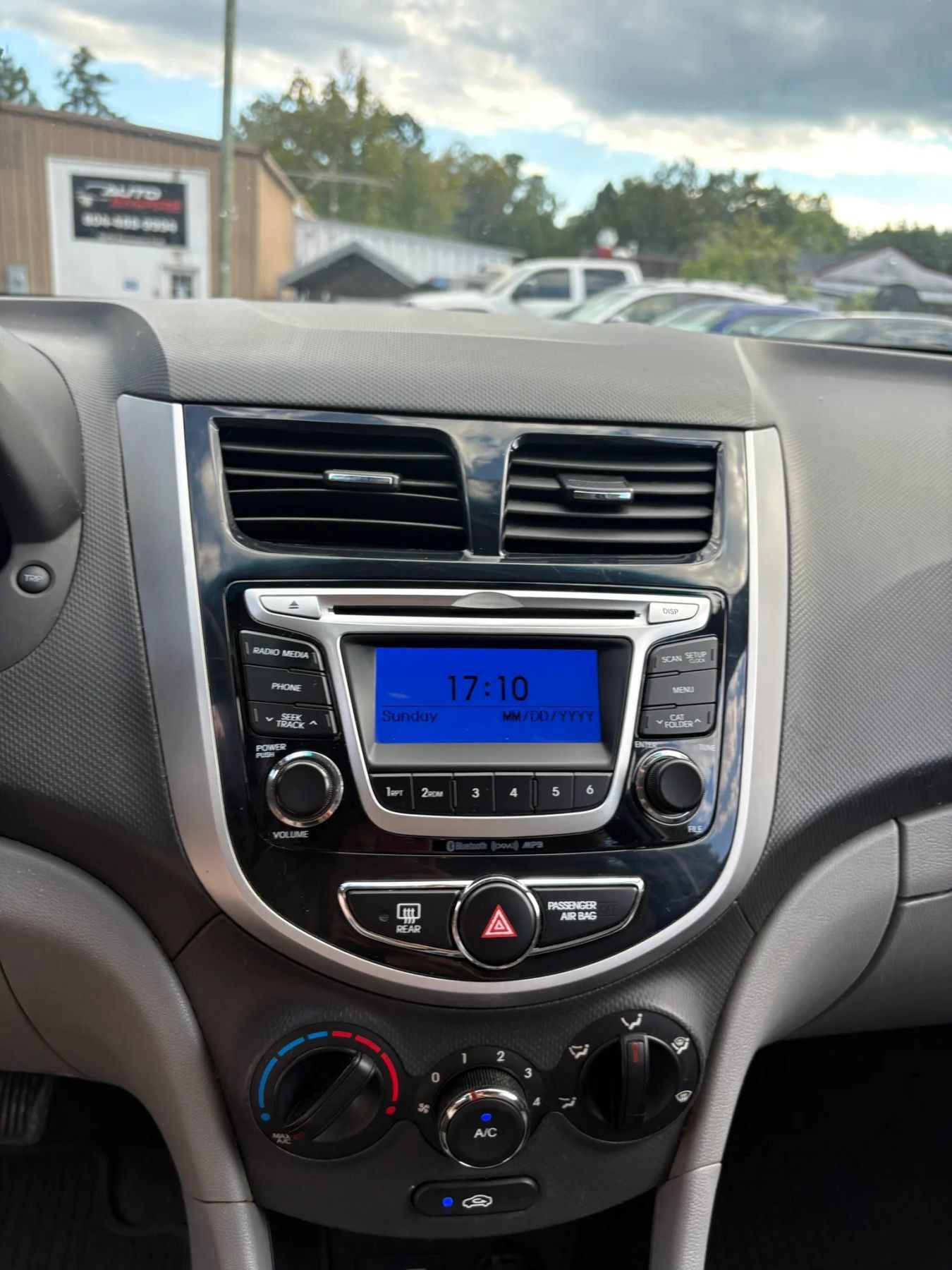 Used 2014 Hyundai Accent GLS w/ Option Group 2 FWD image 13
