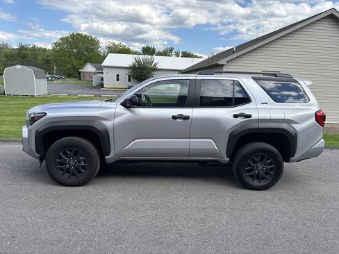 Certified 2025 Toyota 4Runner SR5 AWD/4WD image 7