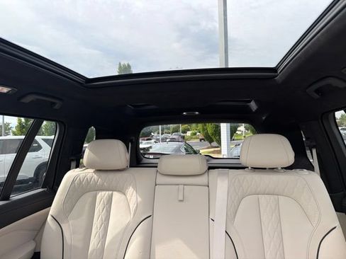 Used 2023 BMW X7 xDrive40i w/ M Sport Package AWD/4WD image 16